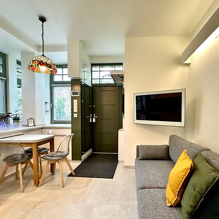 Evergreen House Apartment *