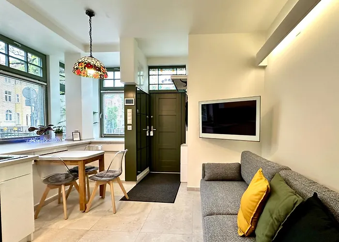 Evergreen House Apartment *
